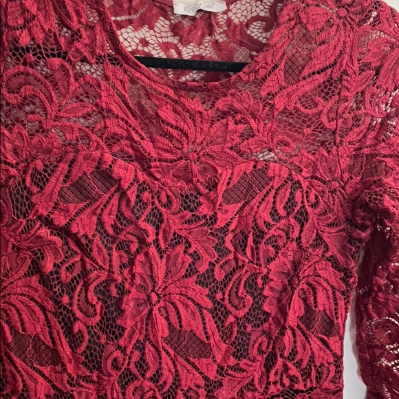 Red lace dress - Picture 3 of 4